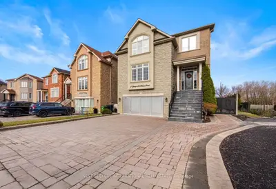 2 George McKenzie Court, Toronto W04, ON M9M 0E1