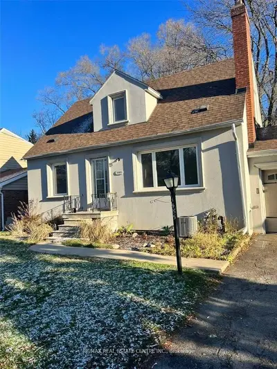 1485 Applewood Road, Mississauga, ON L5E 2M2