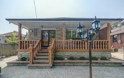 40 Lady Bank Road, Toronto W07, On M8z 4j6