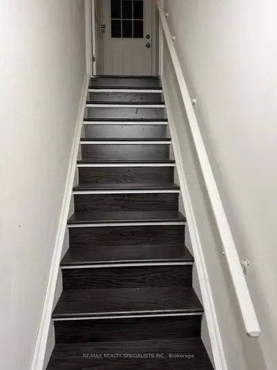 16 Edinburgh Drive Basement, Brampton, On L6y 6a7