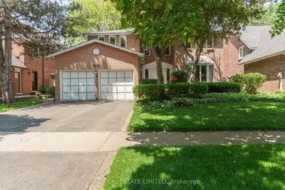 1859 Sherwood Forrest Circle, Mississauga, ON L5K 2G6