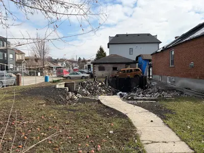 1785 Keele Street, Toronto W03, ON M6M 3X2