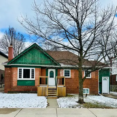 27 Royal York Road, Toronto W06, ON M8V 2T3