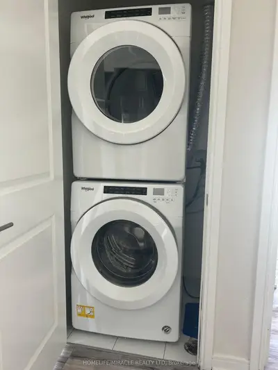 8 NAHANI Way 909, Mississauga, ON L4Z 4J8