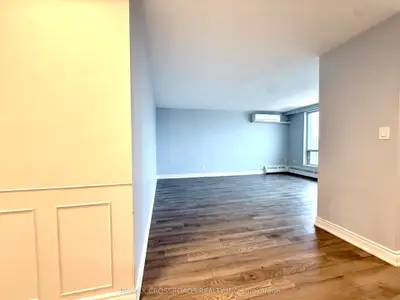 363 Lakeshore Road 802, Mississauga, ON L5G 1H7