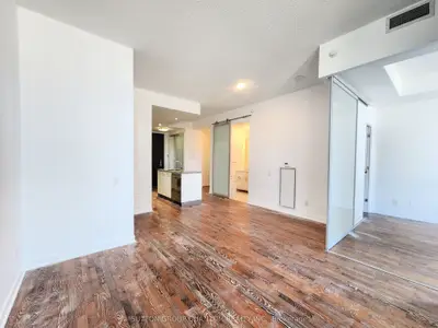 90 Park Lawn Road 203, Toronto W06, On M8y 0b6