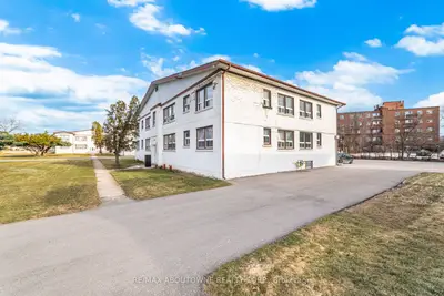 1031 Churchill Avenue E 4, Oakville, ON L6H 1A3