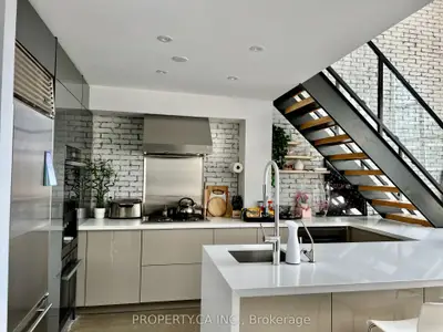 300 Manitoba Street 314, Toronto W06, On M8y 4g6