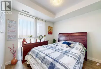 210 Sabina Drive 214, Oakville, ON L6H 0W6