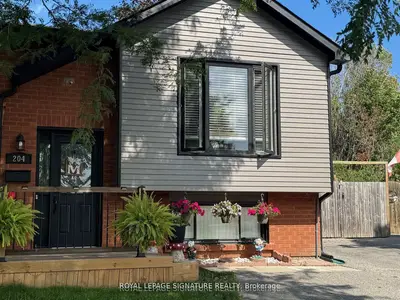 1566 Northmount Avenue Lower, Mississauga, On L5e 1z1