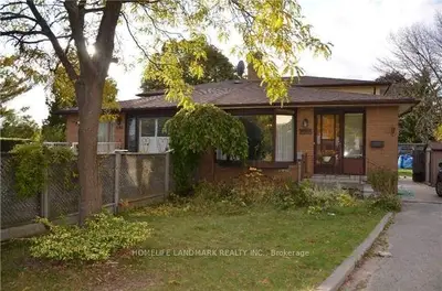 1233 Fairdale Drive Upper, Mississauga, ON L5C 1K3