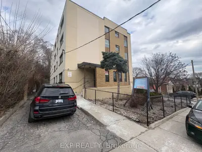 531 Caledonia Road C5, Toronto W03, ON M6E 4V3