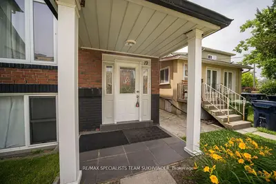 19 Buttonwood Avenue, Toronto W04, On M6m 2h9