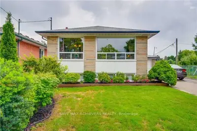 9 Milmink ( Upper ) Street, Toronto W10, On M9w 3n3