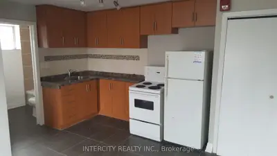 14 North Alarton Street 8, Mississauga, ON L4T 1J8