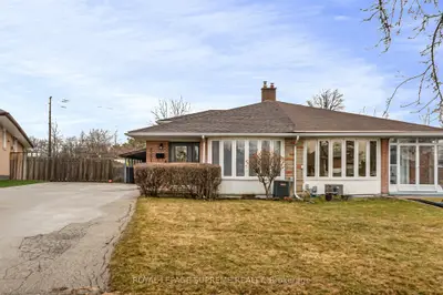 2391 Padstow Crescent, Mississauga, ON L5J 2G2