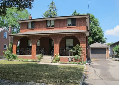 4 Rosalie Avenue, Toronto W05, On M3l 1c5