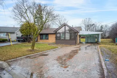 30 Lawrence Crescent, Brampton, On L6w 2p3