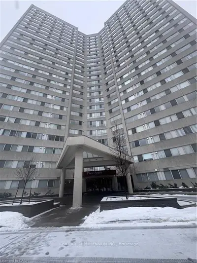 3700 Kaneff Crescent 1103, Mississauga, On L5a 4b8