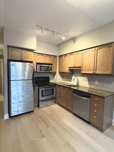 58 Marine Parade Drive 328, Toronto W06, ON M8V 4G1