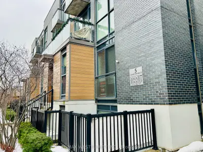 5 Sousa Mendes Street 102, Toronto W02, On M6p 0a8