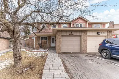 3025 Oslo Crescent, Mississauga, ON L5N 1Z8