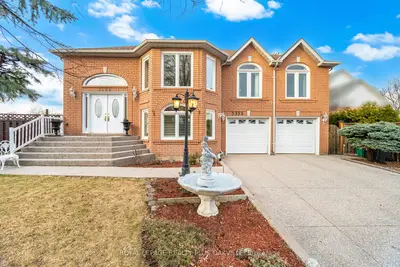 3395 Trelawny Circle, Mississauga, ON L5N 6N6