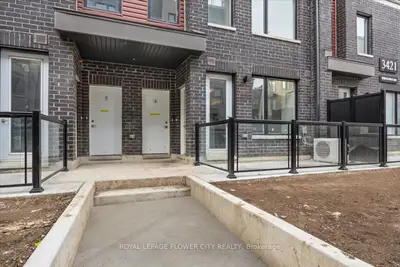 3421 Ridgeway Drive 3, Mississauga, On L5l 0c1