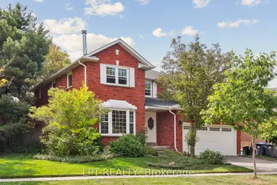 1823 The Chase, Mississauga, On, L5m 2y8