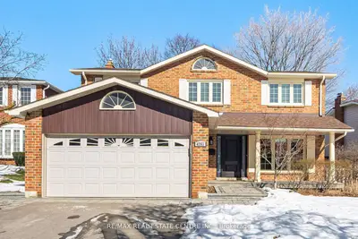 4253 Marblethorne Court, Mississauga, ON L4W 2H9
