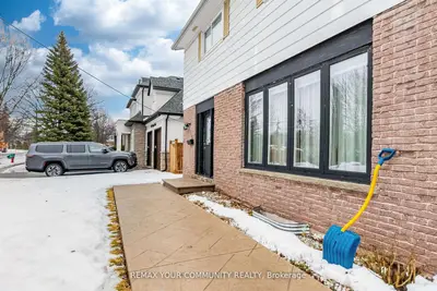 2202 Bridge Road, Oakville, ON L6L 2G3