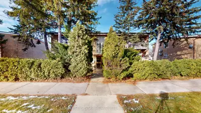 52 Waniska Avenue 6, Toronto W07, On M8y 1p9