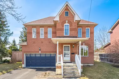 7064 Walworth Court, Mississauga, ON L5N 7L4