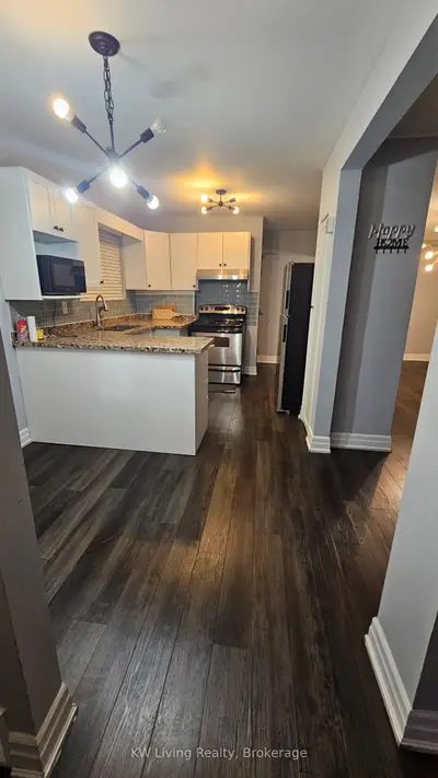 179 Giltspur Drive Unit A, Toronto W05, ON M3L 1N2