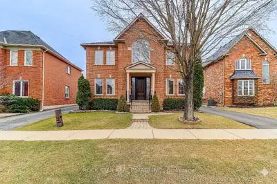 2444 Towne Boulevard, Oakville, ON L6H 5X6