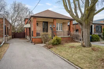 83 Elma Street, Toronto W06, ON M8V 1X9