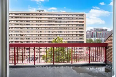 10 Eddystone Avenue 255, Toronto W05, ON M2N 2T2