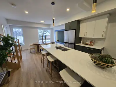 279 REINER Road A, Toronto W05, ON M3H 2M5