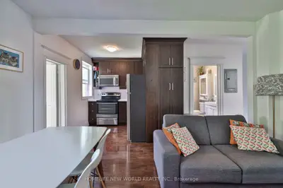 3 Roblocke Avenue Upper, Toronto W02, ON M6G 3R6