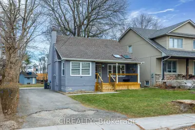 27 Pine Avenue S, Mississauga, On L5h 2p5