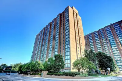 145 Hillcrest Avenue 2116, Mississauga, On L5b 3z1