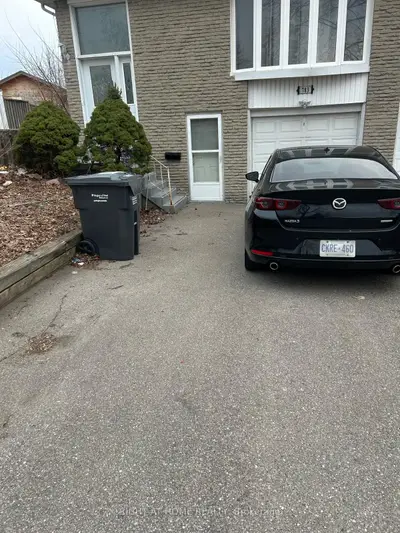783 Consort Crescent, Mississauga, ON L5C 1J8