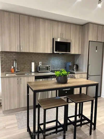 1005 Dundas Street E 634, Oakville, On L6h 8c7