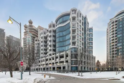 2095 Lake Shore Boulevard W 220, Toronto W06, On M8v 4g4