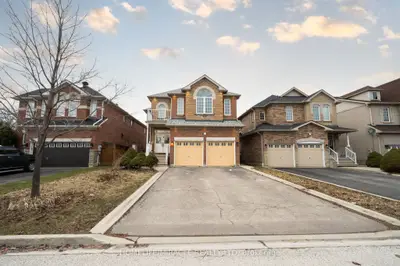 643 Warhol Way Upper, Mississauga, On L5w 1l4
