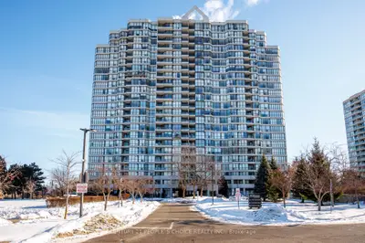3 Rowntree Road 1605, Toronto W10, On M9v 5g8