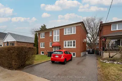 Triplex in Toronto