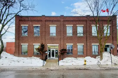 258 Wallace Avenue 209, Toronto W02, ON M6P 3M9