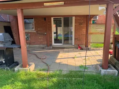 248 Breton Avenue Lower, Mississauga, ON L4Z 4K3