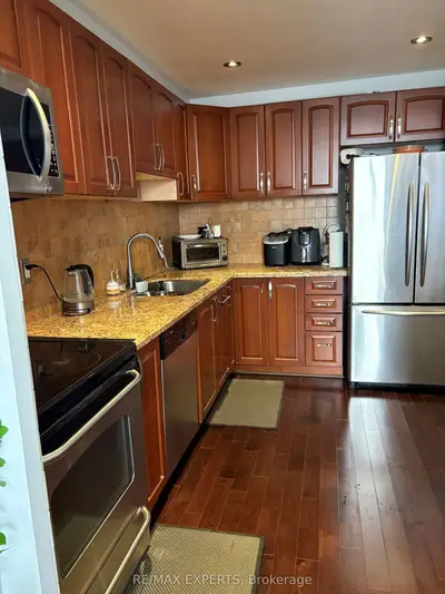 11 Wincott Drive Ph15, Toronto W09, On M9r 2r9